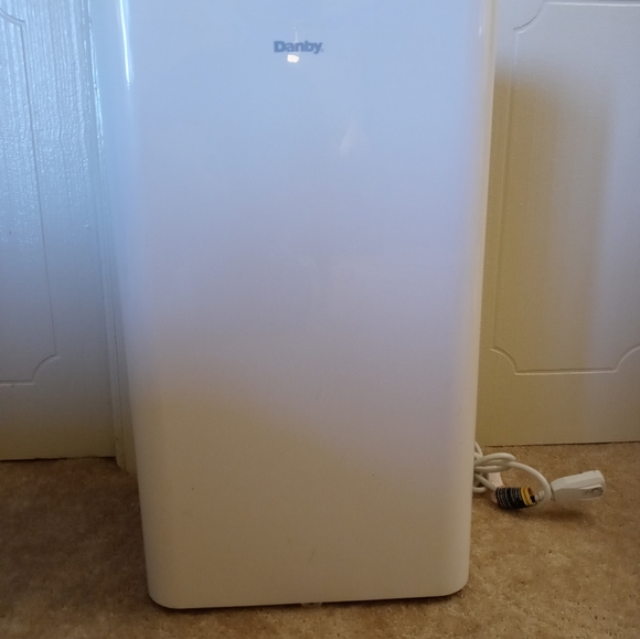 Danby Portable Air Conditioner - Picture 2 of 7